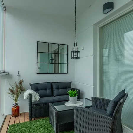 公寓 Studio Apartment With Balcony, Parkinghall