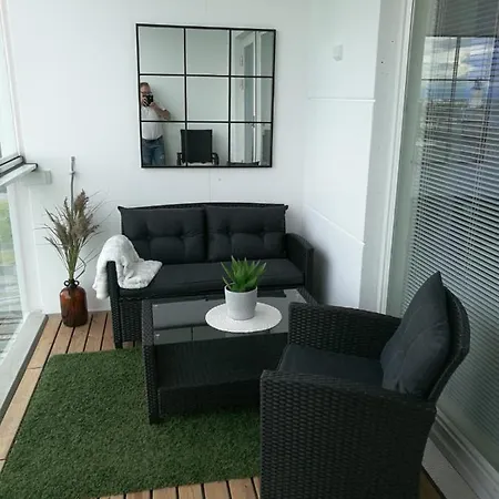 Studio Apartment With Balcony, Parkinghall