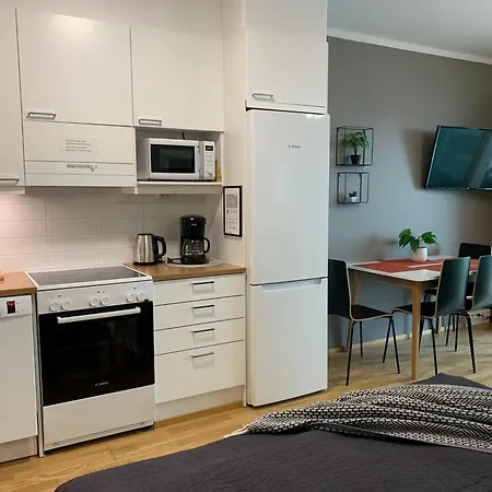 Studio Apartment With Balcony, Parkinghall 公寓 *